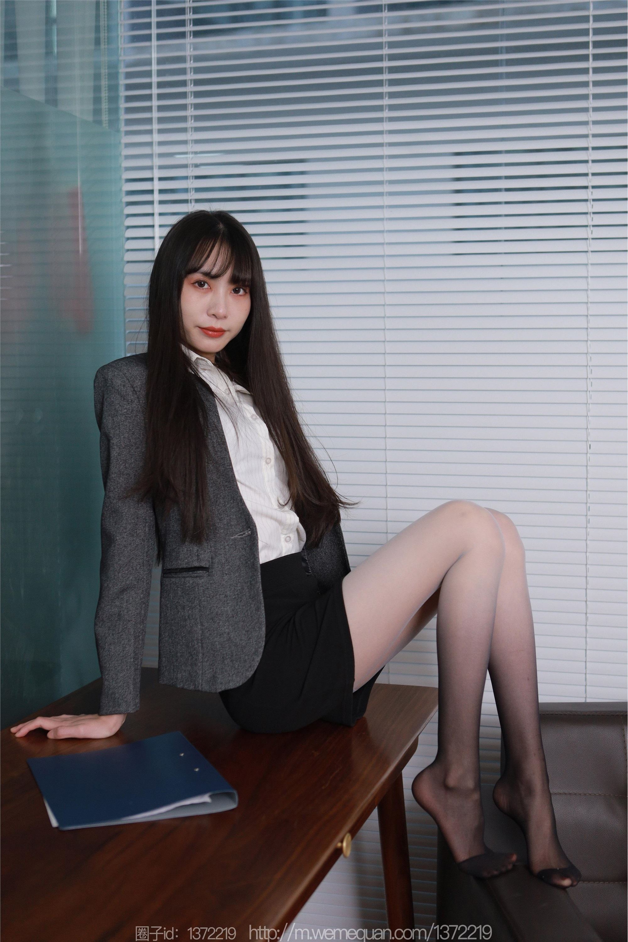 IESS异思趣向  2023.03.12 丝享家 1388 团团《黑白灰渐变》